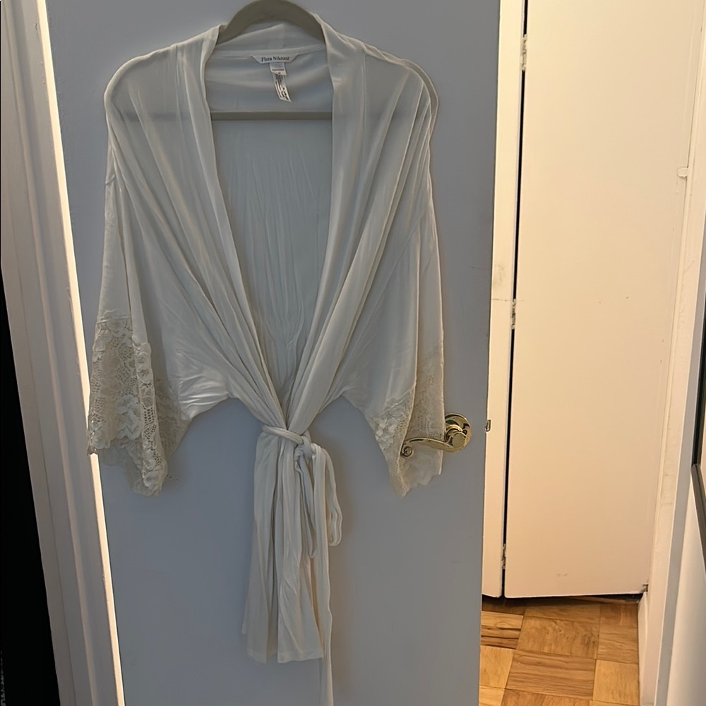 Flora Nikrooz White Robe with Flowing Silhouette